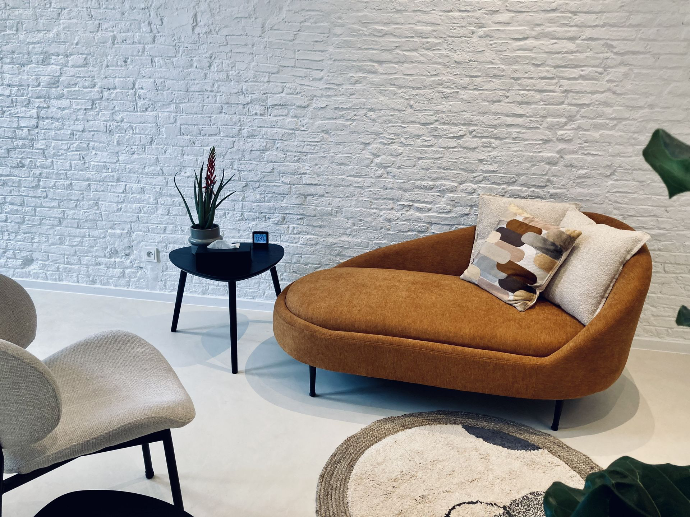 Ja kan bij Elf A cliënten coachen of therapie geven in een moderne zetel in huiselijke stijl. Zakdoeken en een klokje ontbreken niet.