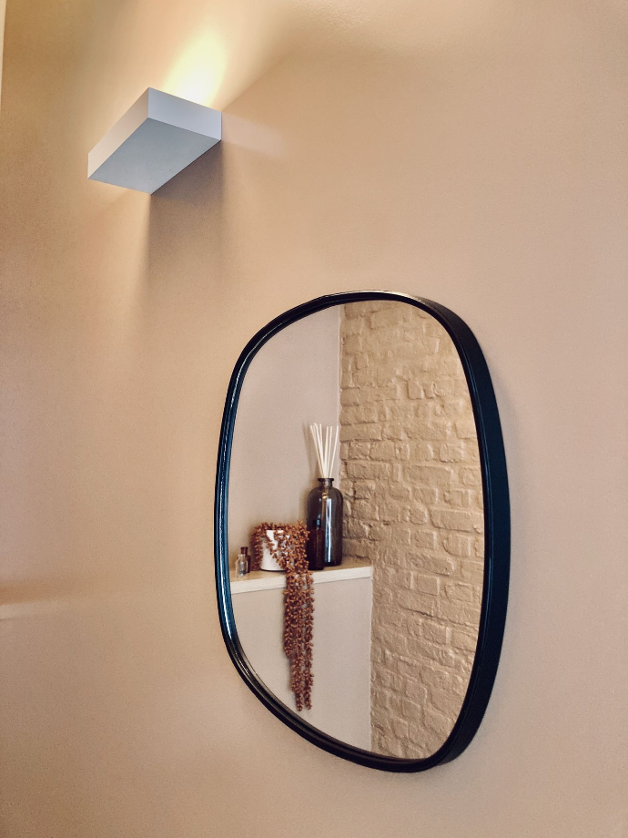 Bij een vergaderruimte hoort natuurlijk een toilet. Dit is gezellig ingericht en voorzien van alle comfort.