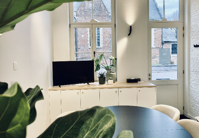 Bij Elf A vind je een stille werkruimte in het hart van Laarne. Ideaal voor wie nood heeft aan concentratie en comfort.